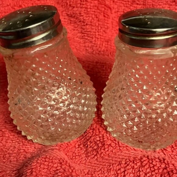 Pair of vintage salt and pepper shakers - Picture 5 of 9